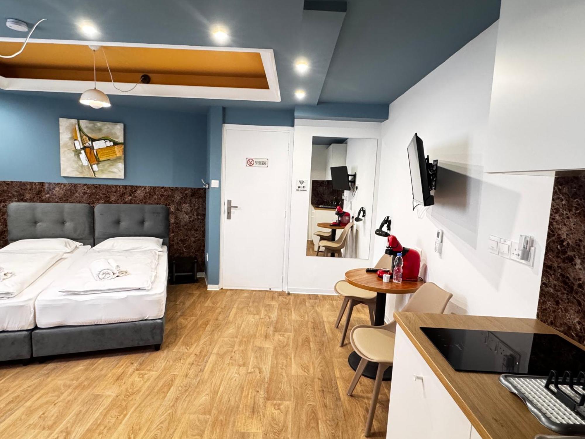 Modern Nr6 Private Kitchenette And Bathroom