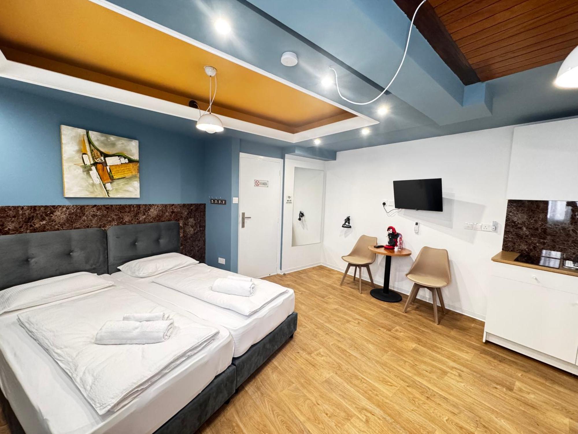 Modern Nr6 Private Kitchenette And Bathroom